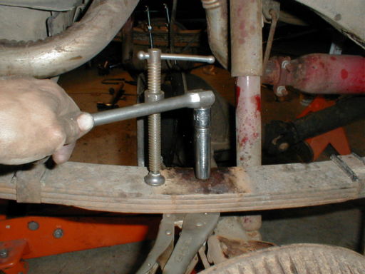 Disassemble rear leaf springs.